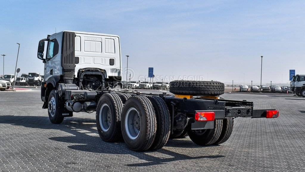 IVECO T-WAY Chassis 6×4 AT380T47H WHEELBASE 4500 MY24 - Kamion sa golom šasijom i zatvorenom kabinom: slika 4 IVECO T-WAY Chassis 6×4 AT380T47H WHEELBASE 4500 MY24 - Kamion sa golom šasijom i zatvorenom kabinom: slika 4