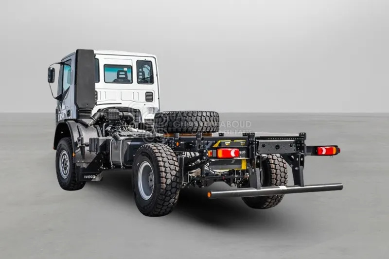 Iveco Euro Cargo ML150 4x4 Chassis - Kamion sa golom šasijom i zatvorenom kabinom: slika 3 Iveco Euro Cargo ML150 4x4 Chassis - Kamion sa golom šasijom i zatvorenom kabinom: slika 3