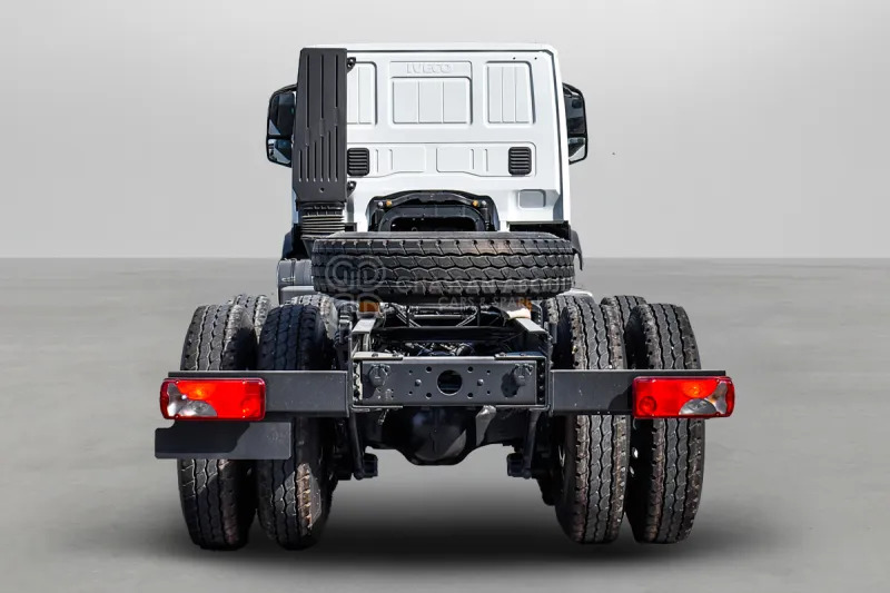 Iveco T-WAY AT380T47H 6x4 R24 Tyres Chassis - Barcelona Stock - Kamion sa golom šasijom i zatvorenom kabinom: slika 5 Iveco T-WAY AT380T47H 6x4 R24 Tyres Chassis - Barcelona Stock - Kamion sa golom šasijom i zatvorenom kabinom: slika 5