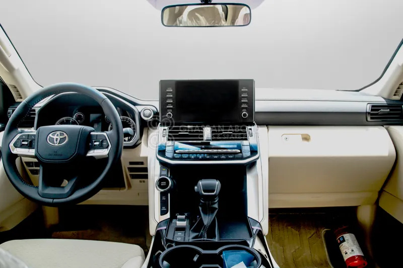 SUV Toyota Land Cruiser 300: slika 7