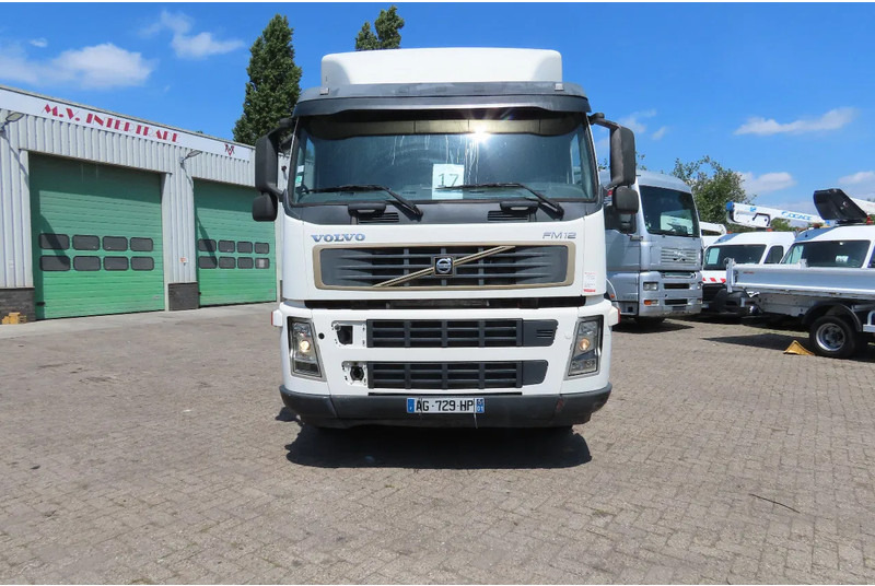 Volvo FM 380 8x4 FULL SPRING. 100% condition! - Kamion sa golom šasijom i zatvorenom kabinom: slika 2 Volvo FM 380 8x4 FULL SPRING. 100% condition! - Kamion sa golom šasijom i zatvorenom kabinom: slika 2