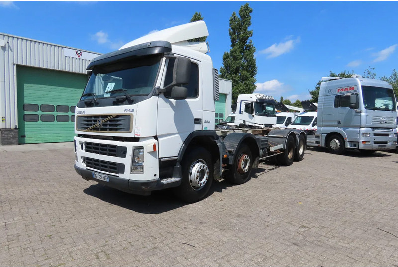 Volvo FM 380 8x4 FULL SPRING. 100% condition! - Kamion sa golom šasijom i zatvorenom kabinom: slika 1 Volvo FM 380 8x4 FULL SPRING. 100% condition! - Kamion sa golom šasijom i zatvorenom kabinom: slika 1