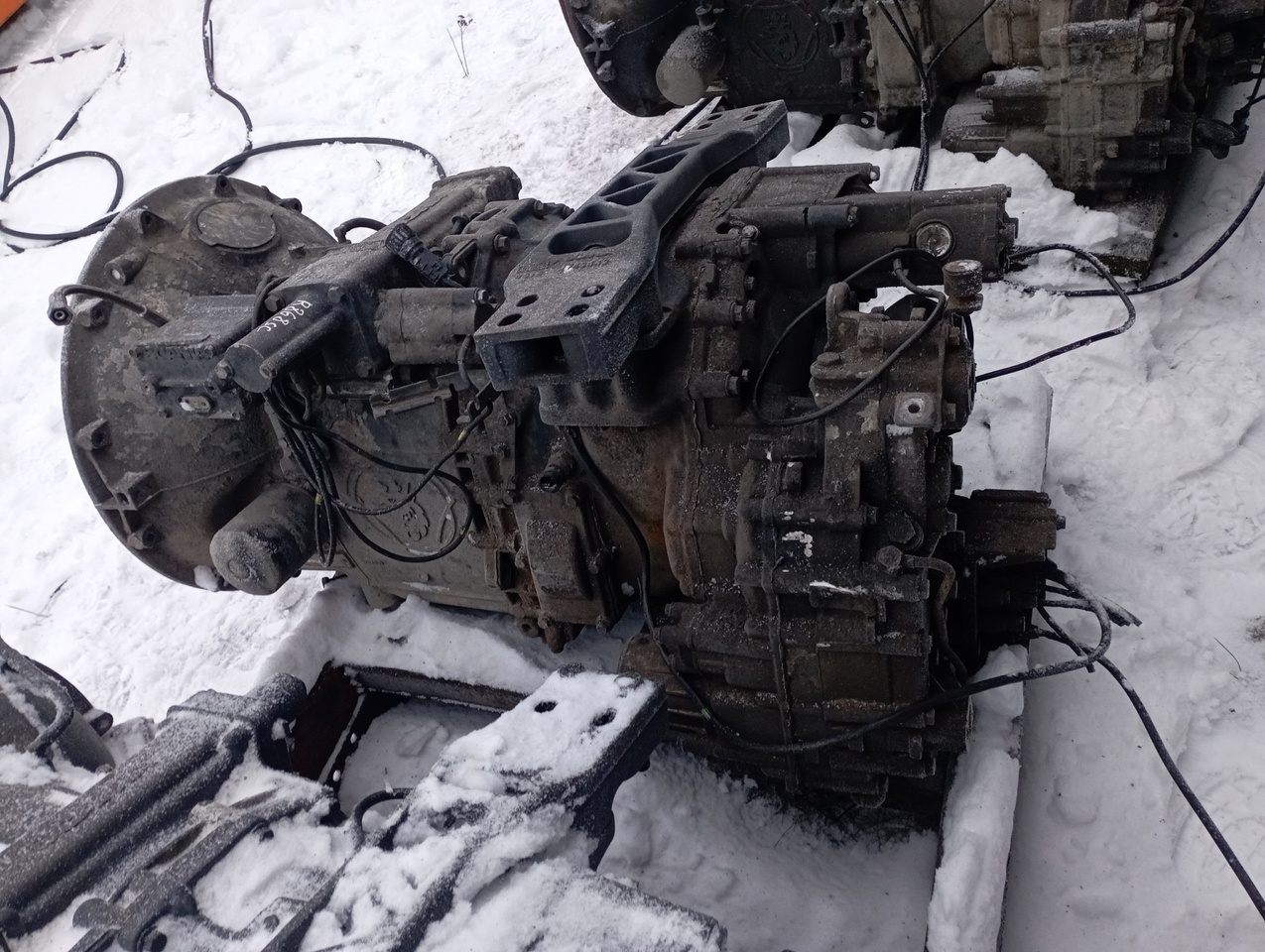 SCANIA R420 - Menjač za Kamion sa golom šasijom i zatvorenom kabinom: slika 2 SCANIA R420 - Menjač za Kamion sa golom šasijom i zatvorenom kabinom: slika 2