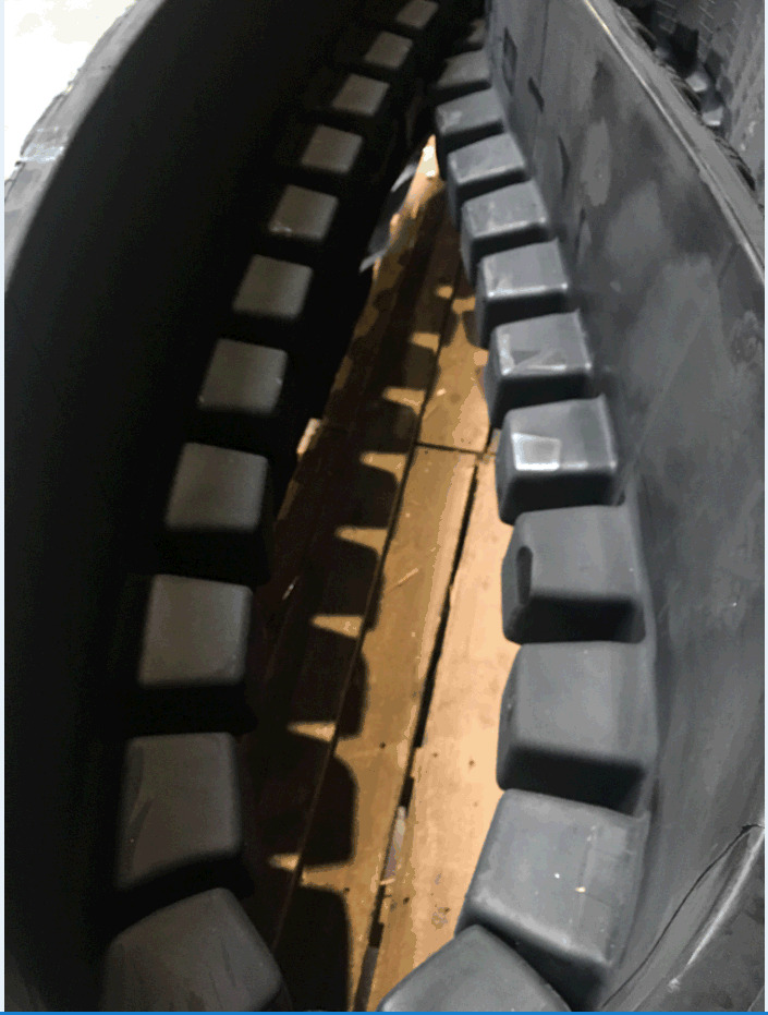 Rubber track for CNH and NH Combine 24" and 28.5" - Šine za Kombinovani kombajn: slika 5 Rubber track for CNH and NH Combine 24" and 28.5" - Šine za Kombinovani kombajn: slika 5