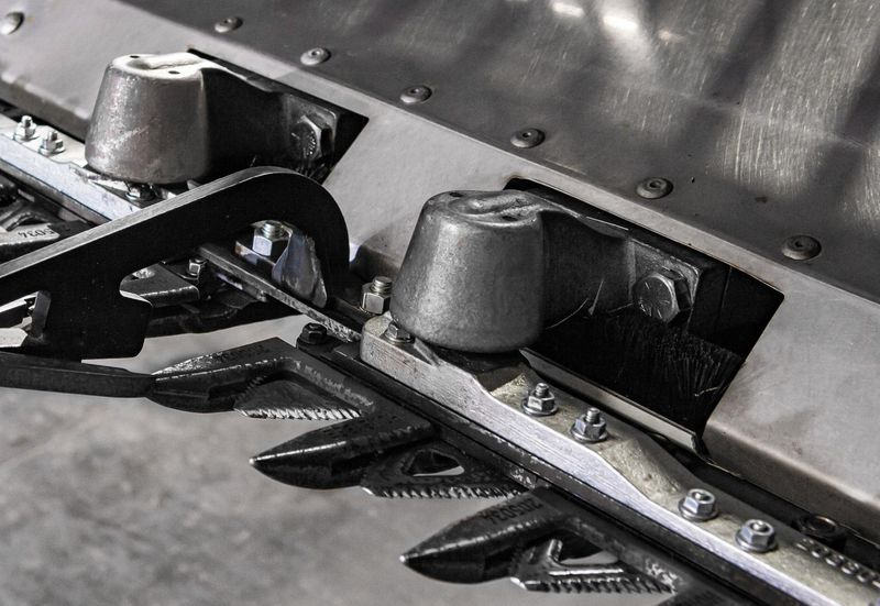 Novu Prednji deo kombajna Honey Bee AirFLEX NXT AFN240: slika 23 Novu Prednji deo kombajna Honey Bee AirFLEX NXT AFN240: slika 23