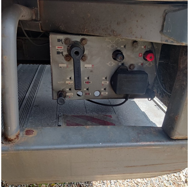 LAMBERET kast - Poluprikolica sa zatvorenim sandukom: slika 5 LAMBERET kast - Poluprikolica sa zatvorenim sandukom: slika 5