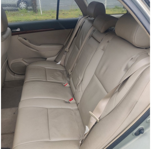 Automobil Toyota Avensis: slika 10