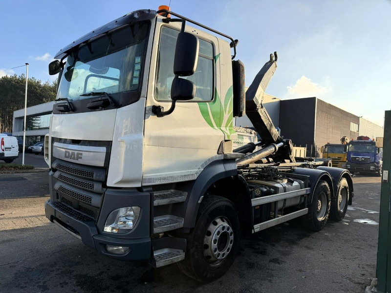 DAF CF 460 6x4 FAT HOOKLIFT - WB 3m35 - STEEL SPRING / BIG AXLES HUB REDUCTION - EURO 6 - BE TRUCK - Kamion sa hidrauličnom kukom: slika 3 DAF CF 460 6x4 FAT HOOKLIFT - WB 3m35 - STEEL SPRING / BIG AXLES HUB REDUCTION - EURO 6 - BE TRUCK - Kamion sa hidrauličnom kukom: slika 3