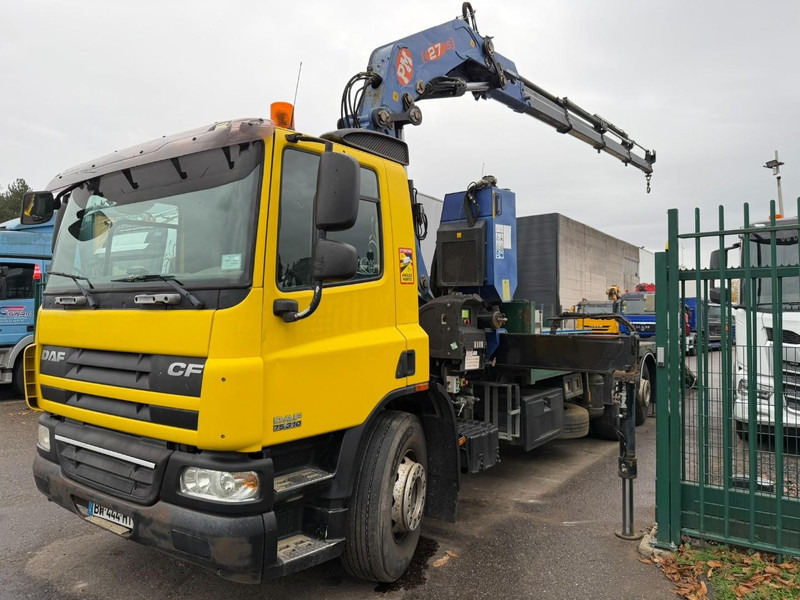 DAF CF 75.310 6X2 + CRANE PM 27 S-4 + RADIO + WINCH - FULL RAMP - LIFT + STEERING AXLE - MANUAL GEARBOX - FR TRUCK - Kamion sa dizalicom: slika 4 DAF CF 75.310 6X2 + CRANE PM 27 S-4 + RADIO + WINCH - FULL RAMP - LIFT + STEERING AXLE - MANUAL GEARBOX - FR TRUCK - Kamion sa dizalicom: slika 4