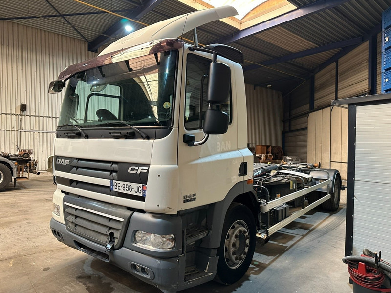 DAF CF 85.410 19T - 4x2 HOOKLIFT DALBY 16T - 5350mm - MANUAL ZF - TUV 09/2025 - EURO 5 - A/C - Kamion sa hidrauličnom kukom: slika 3 DAF CF 85.410 19T - 4x2 HOOKLIFT DALBY 16T - 5350mm - MANUAL ZF - TUV 09/2025 - EURO 5 - A/C - Kamion sa hidrauličnom kukom: slika 3