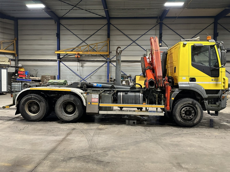 Kamion sa hidrauličnom kukom, Kamion sa dizalicom Iveco TRAKKER 350 6x4 HOOKLIFT + CRANE FASSI F120.22 (5/6 F) - *342.000km* - STEEL SPRING / BIG AXLES - AS TRONIC AUTOMATIC GEARBOX: slika 20
