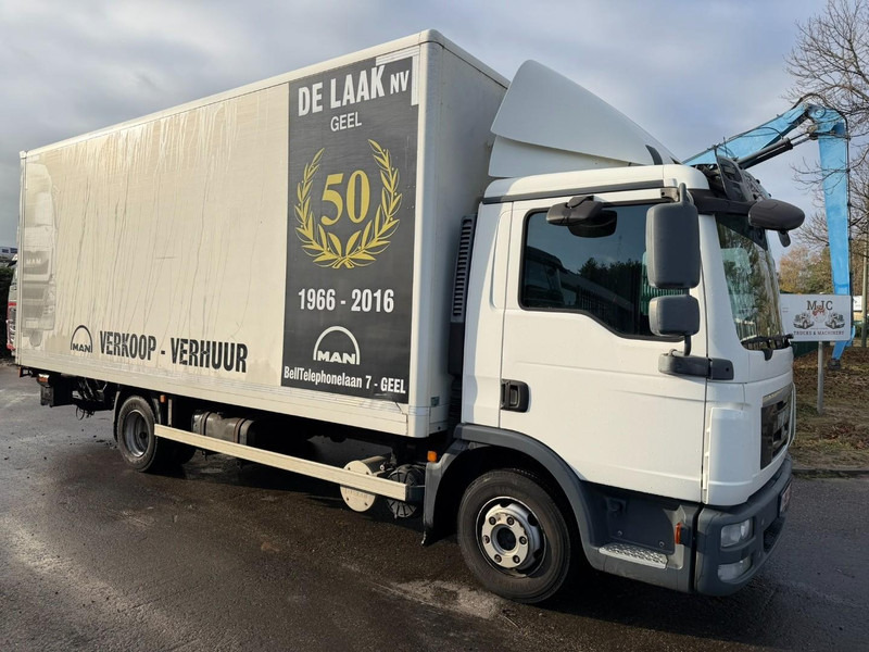 MAN TGL 8.180 4x2 BL COSED BOX / BAKWAGEN / CAISSE FERMEE - *184.000km* - 3 SEATER - EURO 5 - AIR SUSPENSION - BOX 6m00 x 2m49 x 2m38 - BE TRUCK - Kamion sa zatvorenim sandukom: slika 1 MAN TGL 8.180 4x2 BL COSED BOX / BAKWAGEN / CAISSE FERMEE - *184.000km* - 3 SEATER - EURO 5 - AIR SUSPENSION - BOX 6m00 x 2m49 x 2m38 - BE TRUCK - Kamion sa zatvorenim sandukom: slika 1