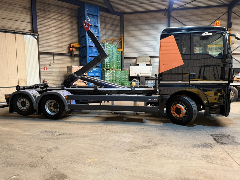 MAN TGX 26.400 6X2 + HOOKLIFT PALIFT 20T - LIFT + STEERING AXLE - EURO 5 - SLEEPERCAB - BE TRUCK - Kamion sa hidrauličnom kukom: slika 4 MAN TGX 26.400 6X2 + HOOKLIFT PALIFT 20T - LIFT + STEERING AXLE - EURO 5 - SLEEPERCAB - BE TRUCK - Kamion sa hidrauličnom kukom: slika 4