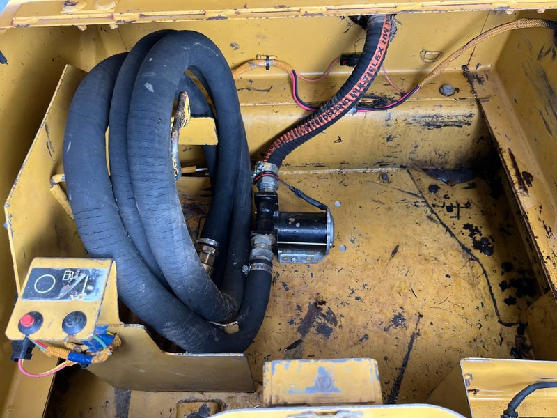 Bager guseničar Cat 320D L: slika 16