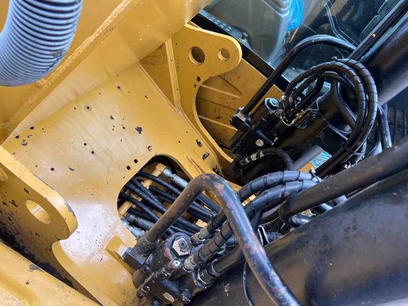 Bager guseničar Cat 320D L: slika 17