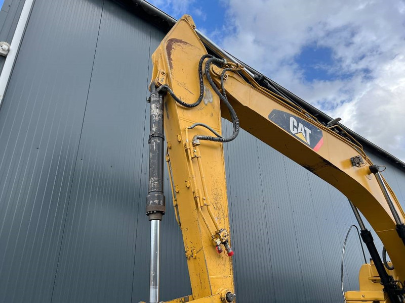 Bager guseničar Cat 320D L: slika 14