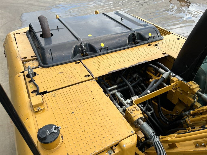 Bager guseničar Cat 320D L: slika 18