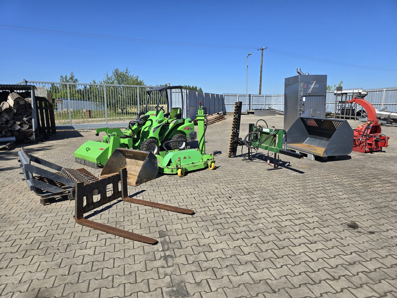 AVANT 423 - Mini utovarivač: slika 1 AVANT 423 - Mini utovarivač: slika 1