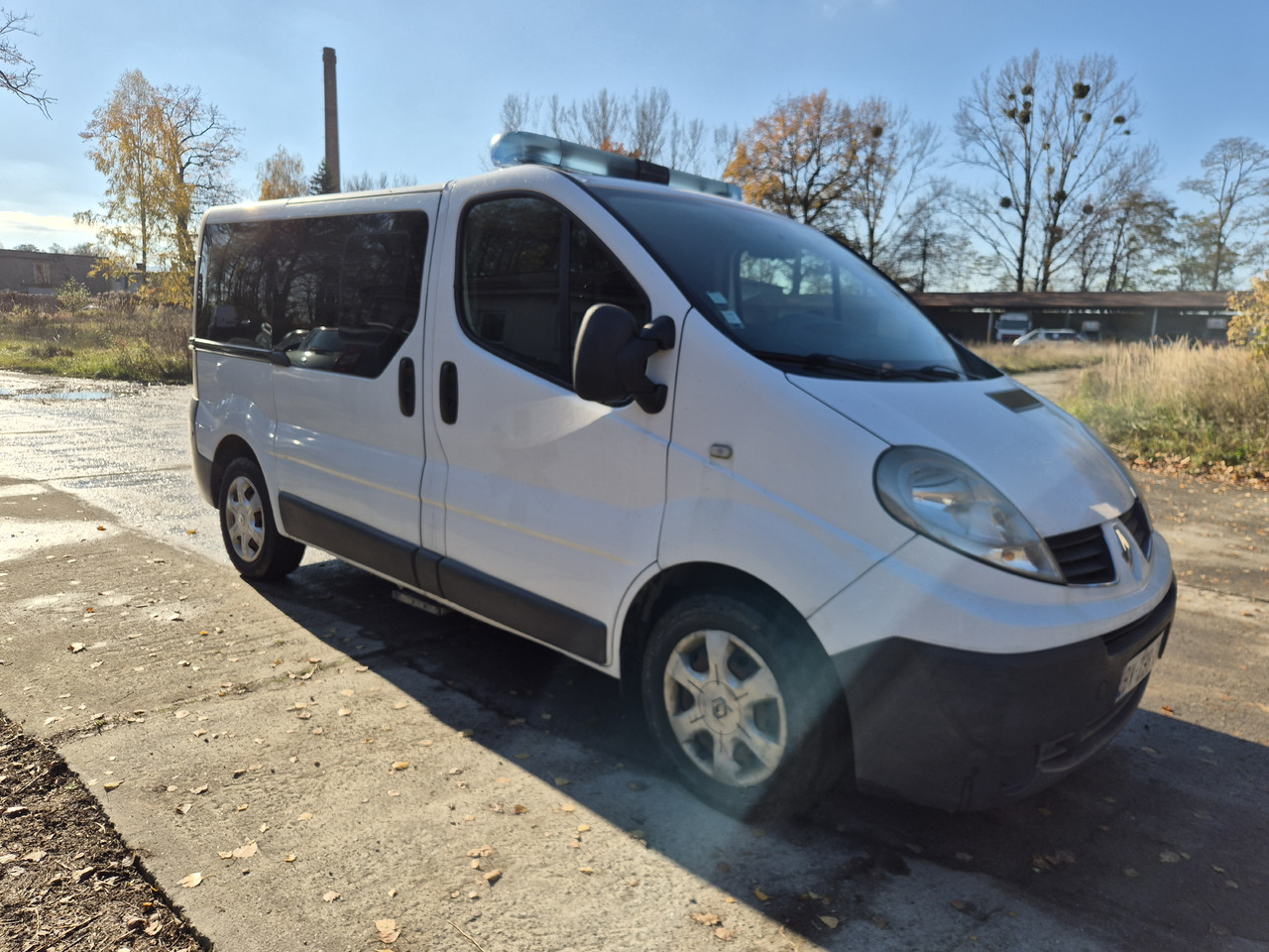 RENAULT Trafic 2.0 dCi 115 KM - Druga mašina: slika 2 RENAULT Trafic 2.0 dCi 115 KM - Druga mašina: slika 2