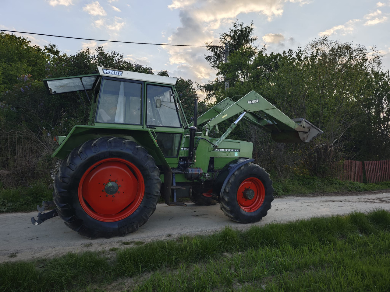FENDT Favorit 611 LS turbomatik + TUR - Traktor: slika 3 FENDT Favorit 611 LS turbomatik + TUR - Traktor: slika 3