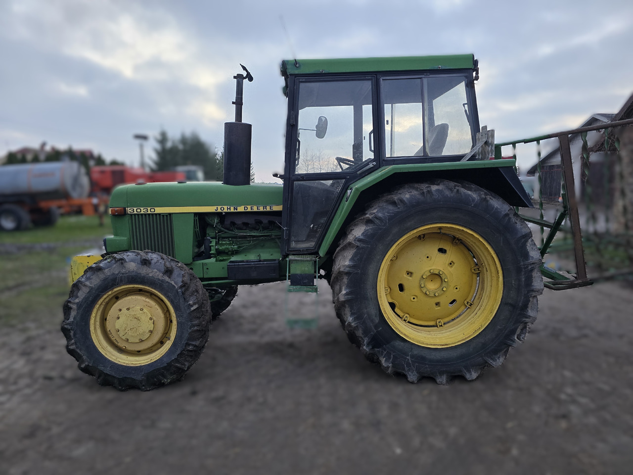 JOHN DEERE 3030E - Traktor: slika 4 JOHN DEERE 3030E - Traktor: slika 4