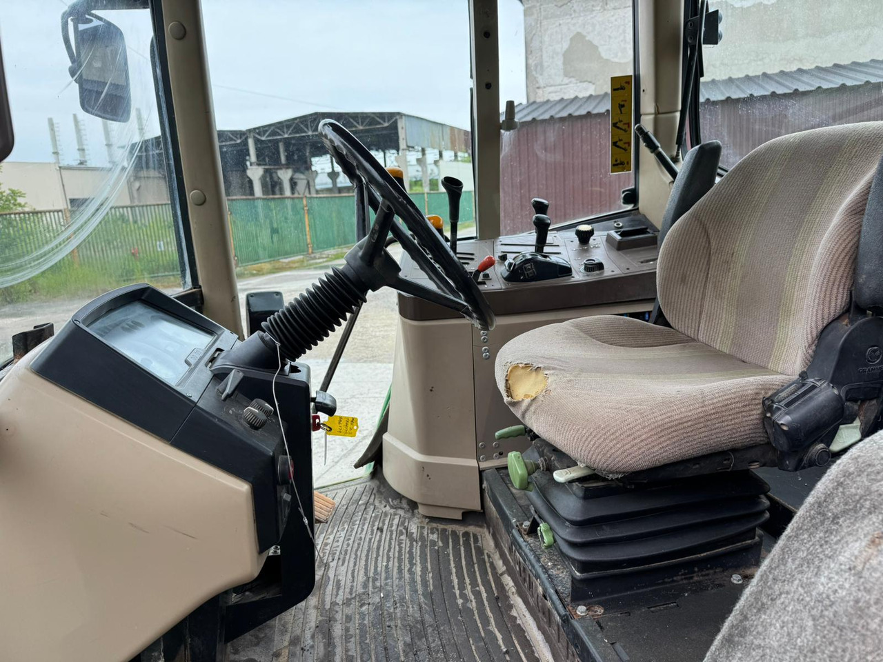 JOHN DEERE 6110 - Traktor: slika 3 JOHN DEERE 6110 - Traktor: slika 3