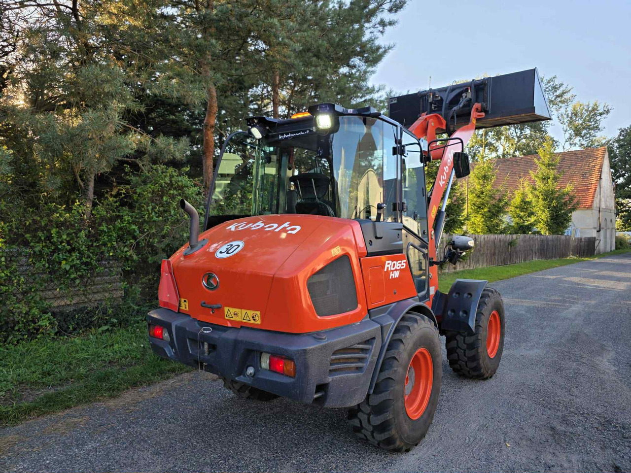 Kubota R065 HW - Utovarivač točkaš: slika 1 Kubota R065 HW - Utovarivač točkaš: slika 1