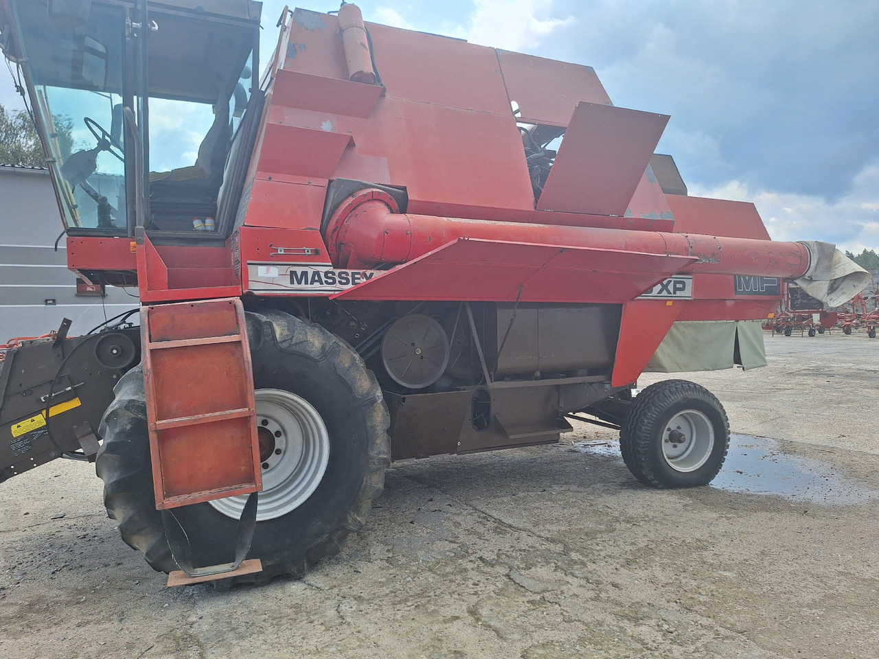 Massey Ferguson 29XP - Kombinovani kombajn: slika 1 Massey Ferguson 29XP - Kombinovani kombajn: slika 1