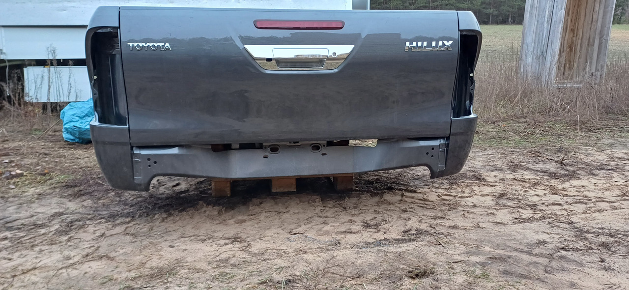 TOYOTA HILUX Extracab (2023 r.) NOWA paka skrzynia - Karoserija i eksterijer: slika 4 TOYOTA HILUX Extracab (2023 r.) NOWA paka skrzynia - Karoserija i eksterijer: slika 4