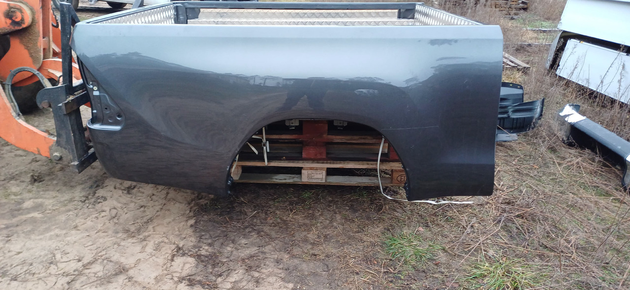 TOYOTA HILUX Extracab (2023 r.) NOWA paka skrzynia - Karoserija i eksterijer: slika 5 TOYOTA HILUX Extracab (2023 r.) NOWA paka skrzynia - Karoserija i eksterijer: slika 5