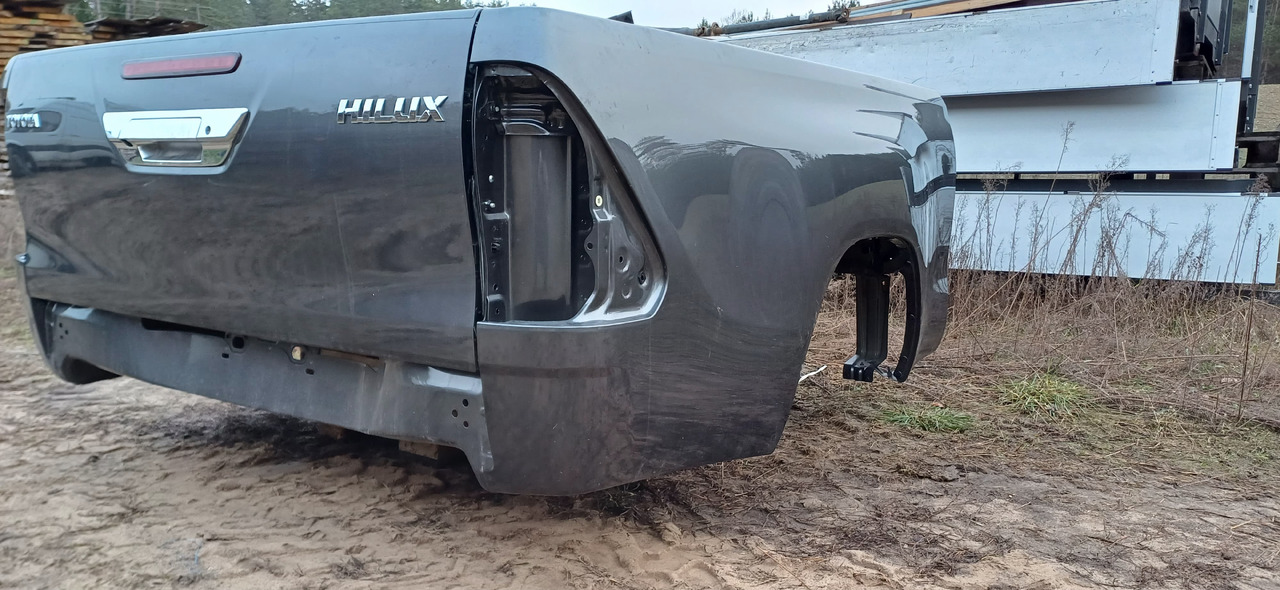 TOYOTA HILUX Extracab (2023 r.) NOWA paka skrzynia - Karoserija i eksterijer: slika 3 TOYOTA HILUX Extracab (2023 r.) NOWA paka skrzynia - Karoserija i eksterijer: slika 3