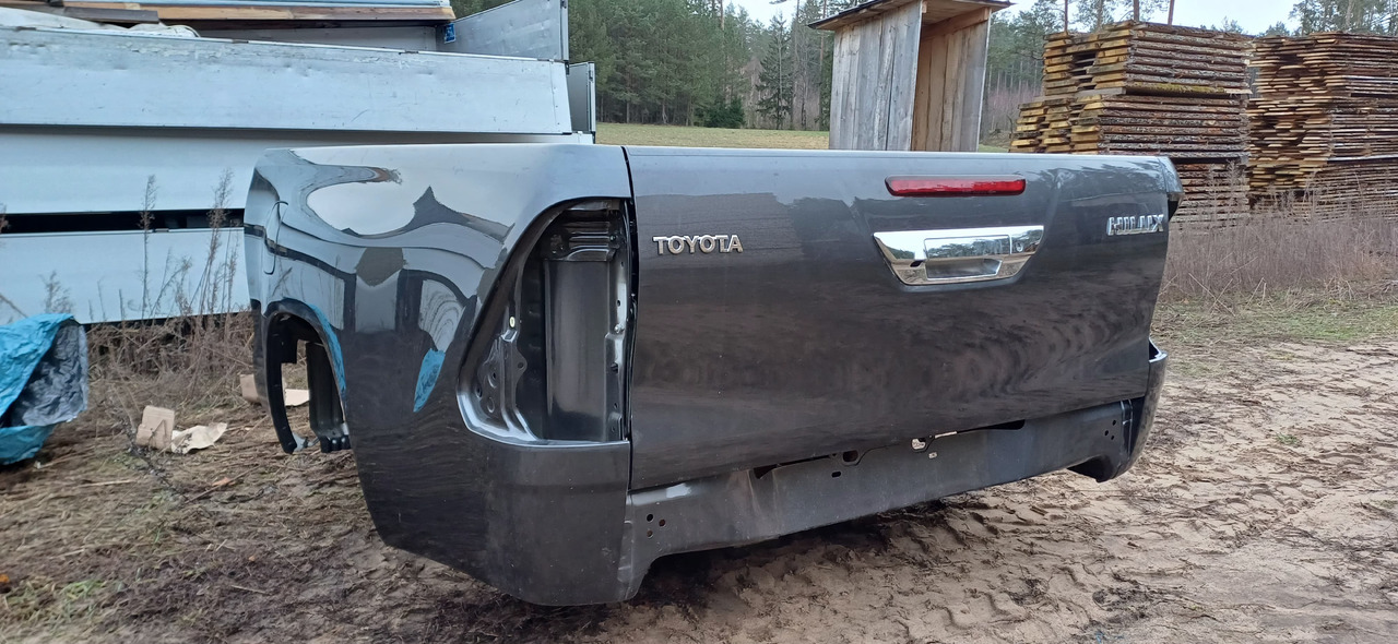 TOYOTA HILUX Extracab (2023 r.) NOWA paka skrzynia - Karoserija i eksterijer: slika 1 TOYOTA HILUX Extracab (2023 r.) NOWA paka skrzynia - Karoserija i eksterijer: slika 1