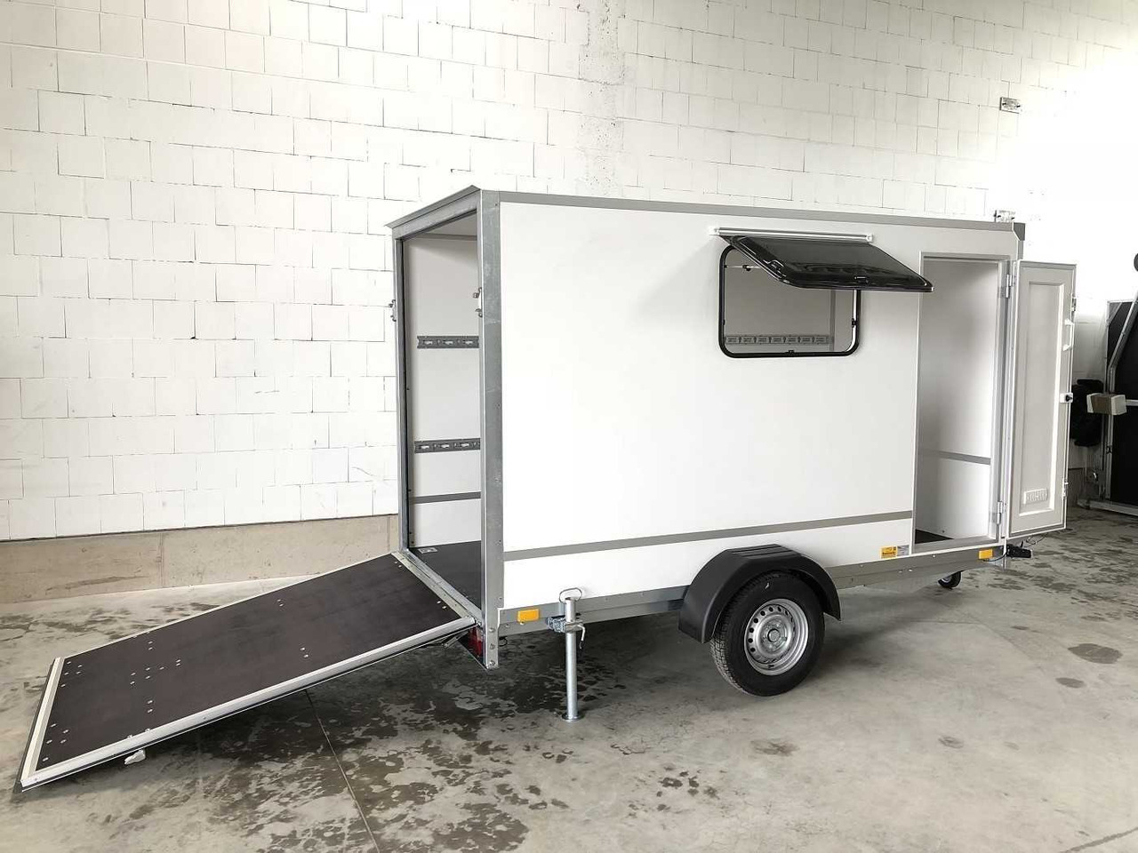 BLYSS F1330HD Rampe Tür 2 Fenster Kofferanhänger - Prikolica sa zatvorenim sandukom: slika 2 BLYSS F1330HD Rampe Tür 2 Fenster Kofferanhänger - Prikolica sa zatvorenim sandukom: slika 2