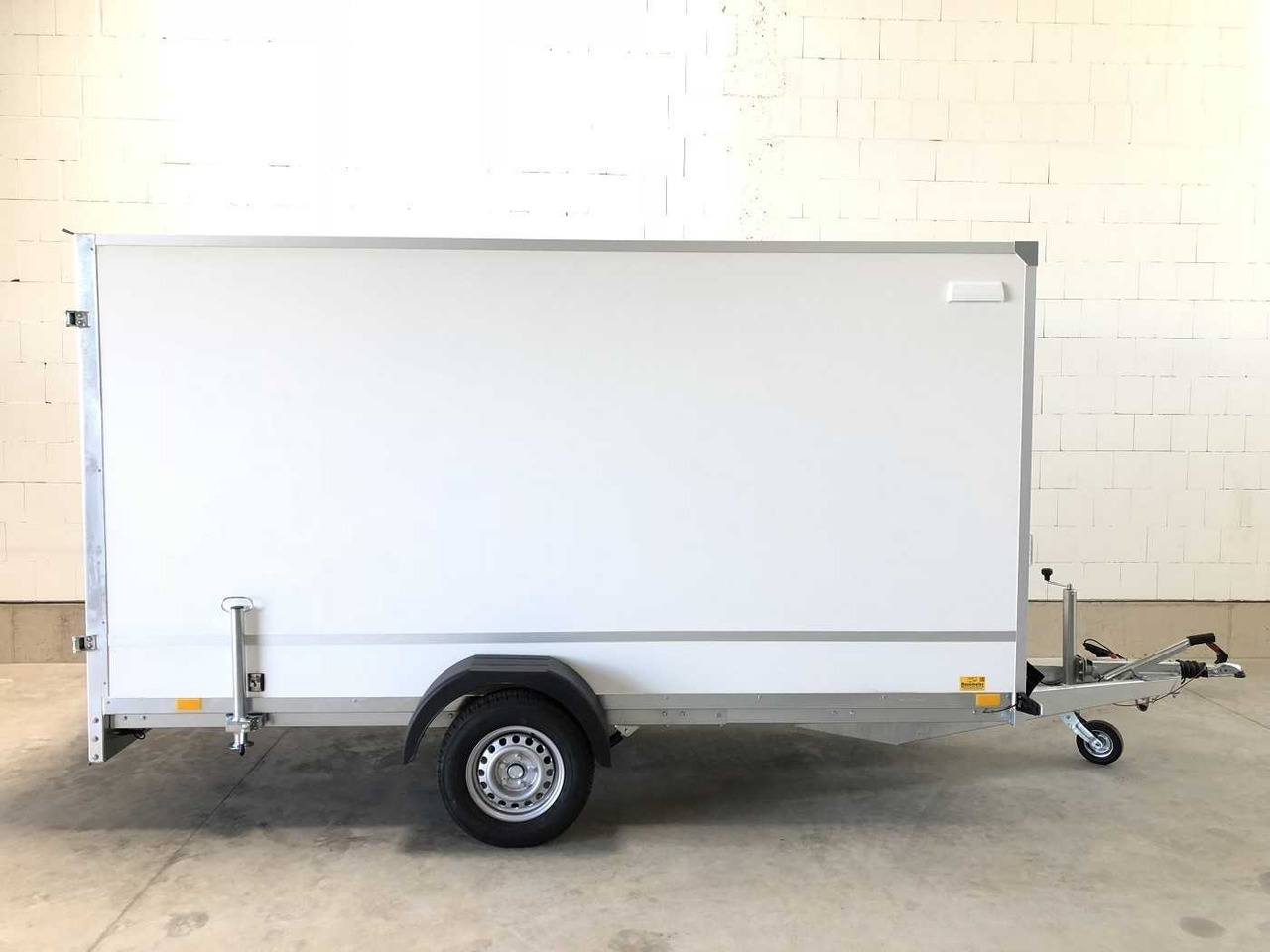 BLYSS F15336HD Kofferanhänger - Prikolica sa zatvorenim sandukom: slika 1 BLYSS F15336HD Kofferanhänger - Prikolica sa zatvorenim sandukom: slika 1