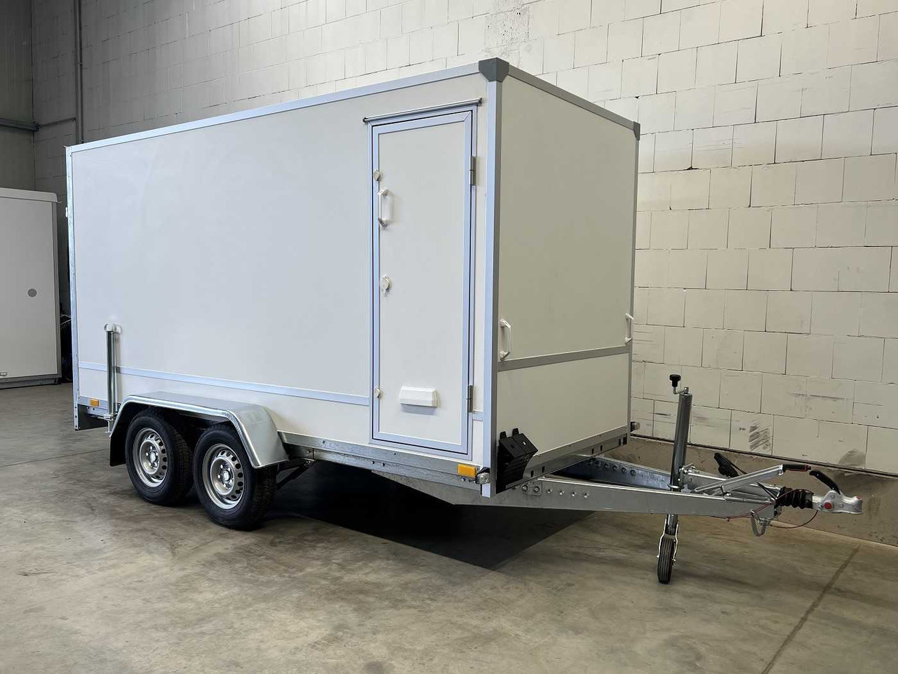 BLYSS F2736HTD Rampe Seitentür Kofferanhänger - Prikolica sa zatvorenim sandukom: slika 3 BLYSS F2736HTD Rampe Seitentür Kofferanhänger - Prikolica sa zatvorenim sandukom: slika 3