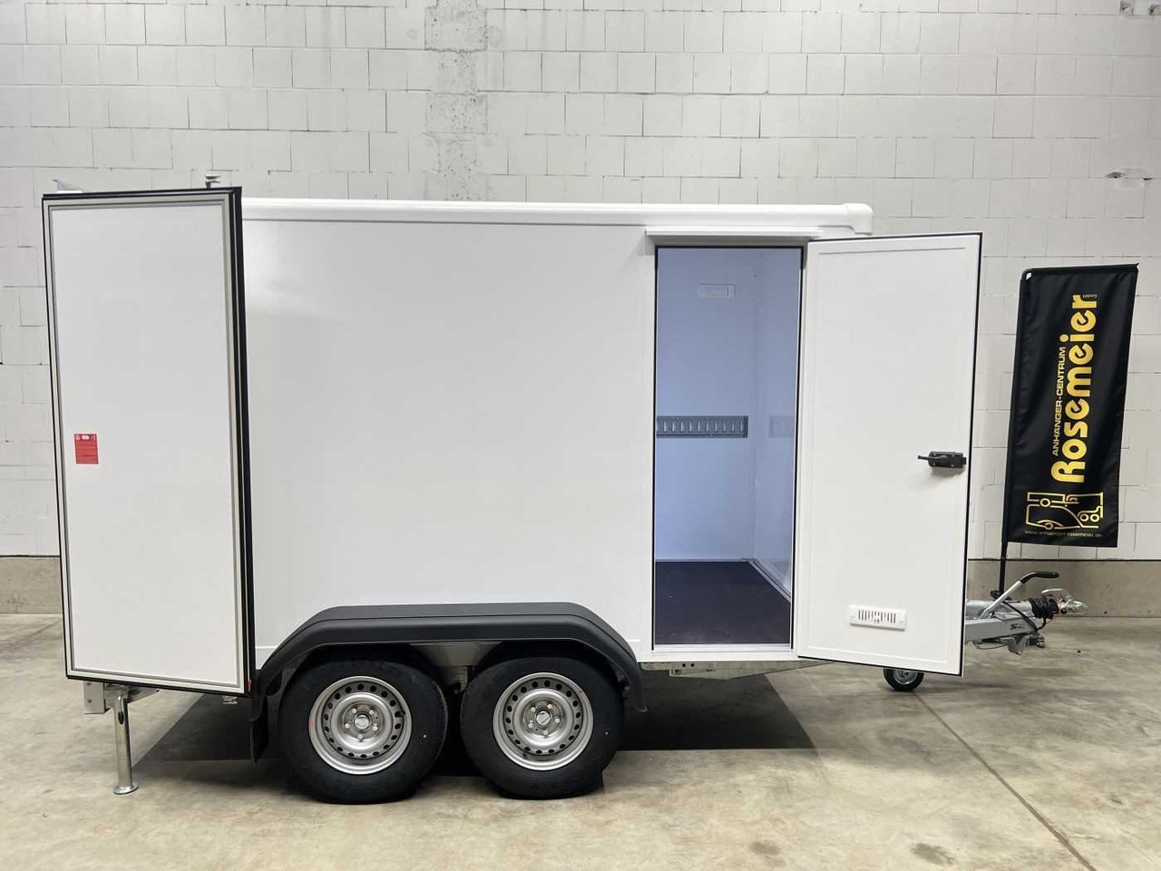 BLYSS FS2730/180HTL Tür Kofferanhänger - Prikolica sa zatvorenim sandukom: slika 1 BLYSS FS2730/180HTL Tür Kofferanhänger - Prikolica sa zatvorenim sandukom: slika 1