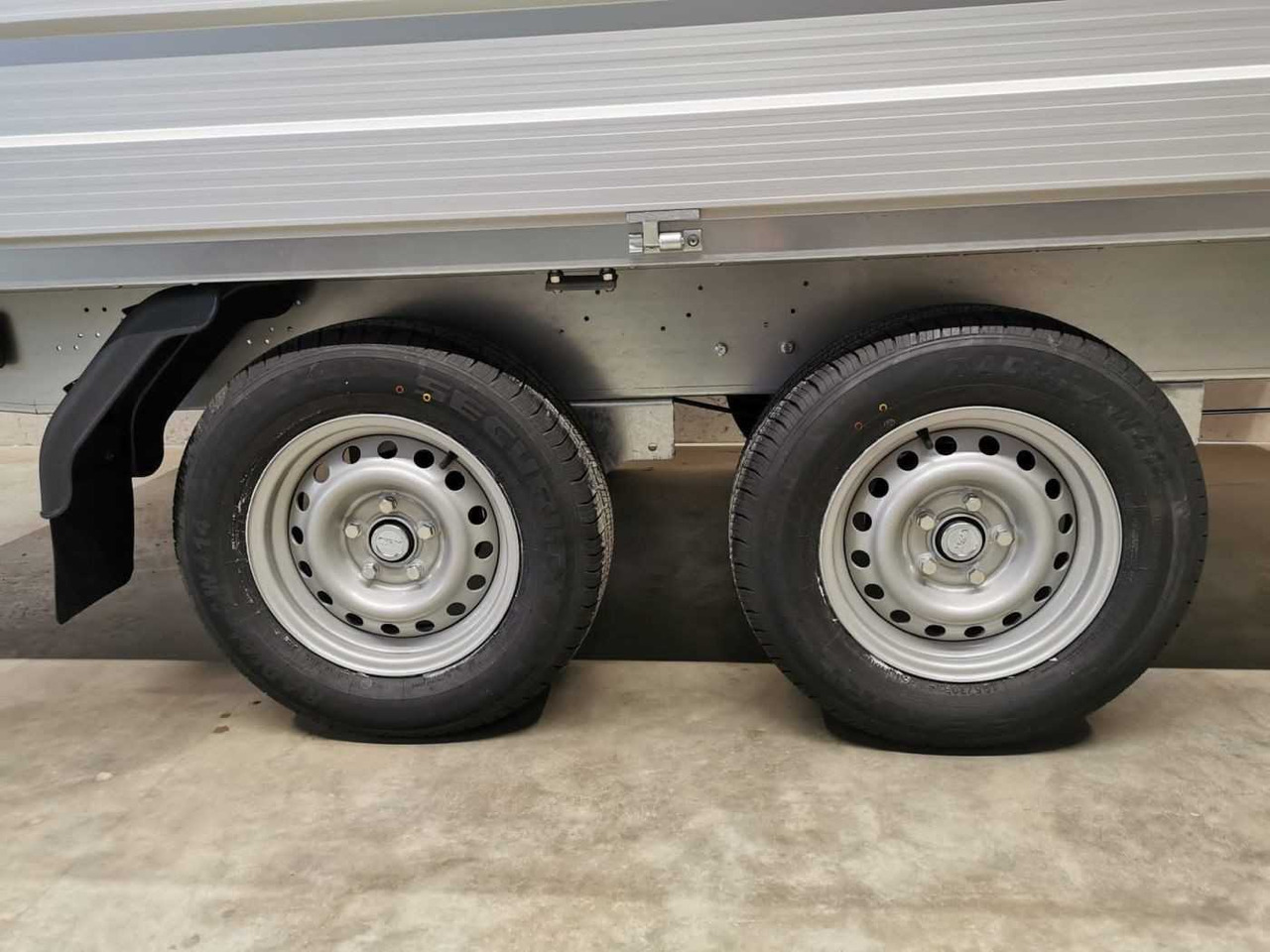 BOECKMANN HL-AL 3718/35 Eco XXL Hochlader - Prikolica za automobil: slika 2 BOECKMANN HL-AL 3718/35 Eco XXL Hochlader - Prikolica za automobil: slika 2