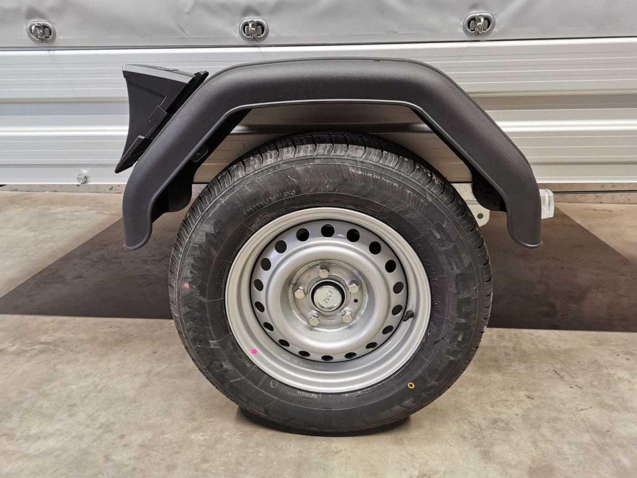 Novu Prikolica za automobil BOECKMANN TL-AL 2513/135 Eco XXL Plane Kastenanhänger gebr: slika 27 Novu Prikolica za automobil BOECKMANN TL-AL 2513/135 Eco XXL Plane Kastenanhänger gebr: slika 27