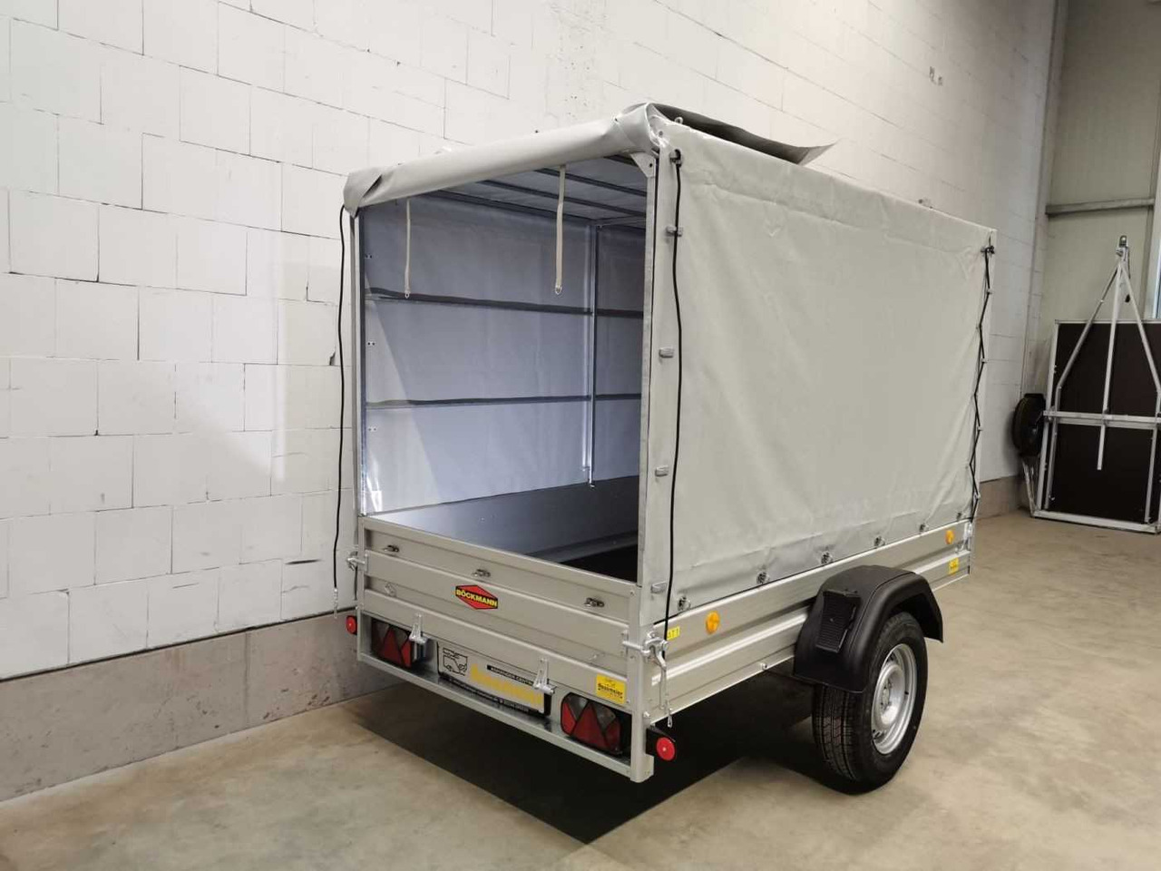 Novu Prikolica za automobil BOECKMANN TL-AL 2513/135 Eco XXL Plane Kastenanhänger gebr: slika 28 Novu Prikolica za automobil BOECKMANN TL-AL 2513/135 Eco XXL Plane Kastenanhänger gebr: slika 28