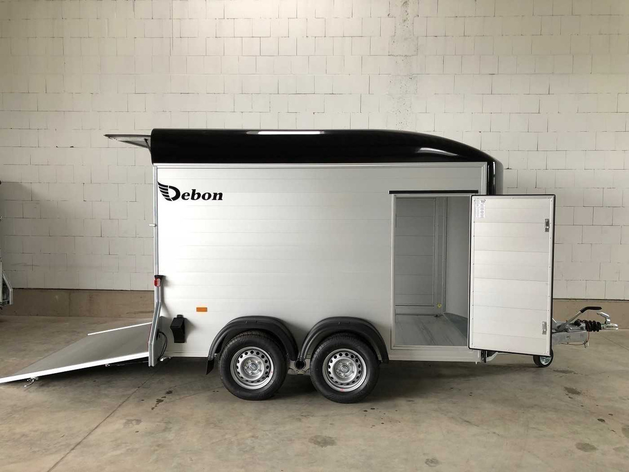 CHEVAL LIBERTE C500 Roadster 2 Türen Kofferanhänger - Prikolica za motor: slika 1 CHEVAL LIBERTE C500 Roadster 2 Türen Kofferanhänger - Prikolica za motor: slika 1