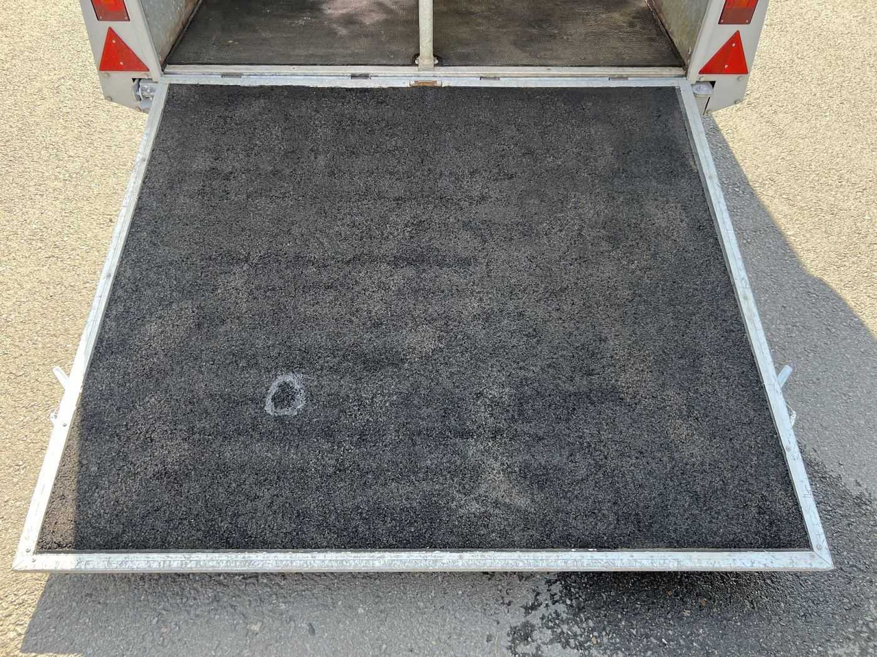 Lizing HUMBAUR HP 2000 Pferdeanhänger HUMBAUR HP 2000 Pferdeanhänger: slika 13 Lizing HUMBAUR HP 2000 Pferdeanhänger HUMBAUR HP 2000 Pferdeanhänger: slika 13