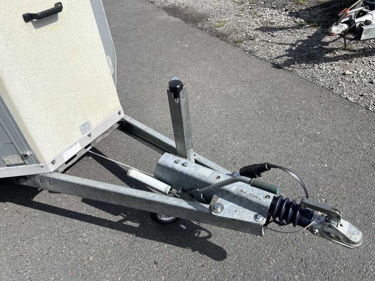 Lizing HUMBAUR HP 2000 Pferdeanhänger HUMBAUR HP 2000 Pferdeanhänger: slika 25 Lizing HUMBAUR HP 2000 Pferdeanhänger HUMBAUR HP 2000 Pferdeanhänger: slika 25