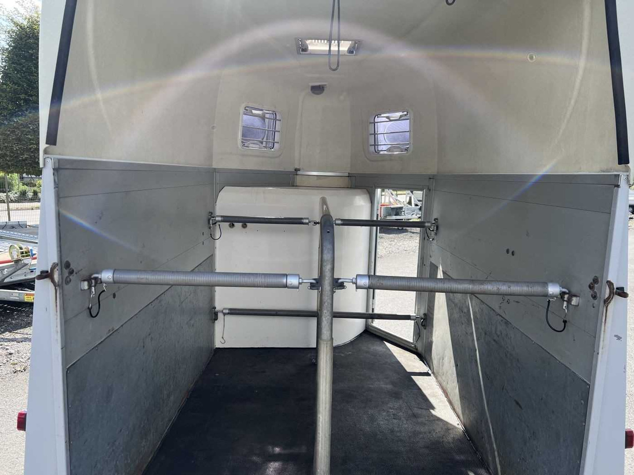 Lizing HUMBAUR HP 2000 Pferdeanhänger HUMBAUR HP 2000 Pferdeanhänger: slika 15 Lizing HUMBAUR HP 2000 Pferdeanhänger HUMBAUR HP 2000 Pferdeanhänger: slika 15