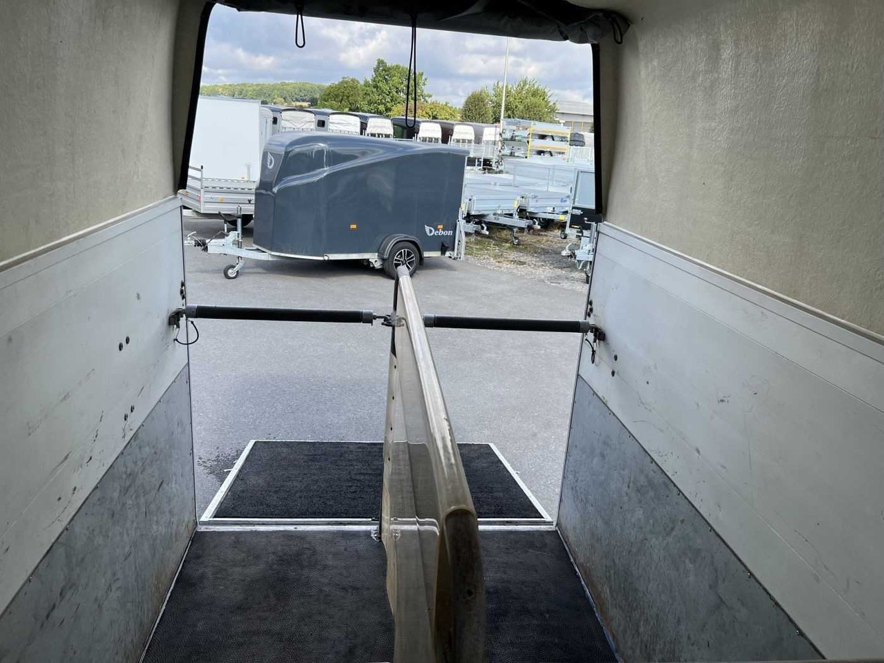 Lizing HUMBAUR HP 2000 Pferdeanhänger HUMBAUR HP 2000 Pferdeanhänger: slika 20 Lizing HUMBAUR HP 2000 Pferdeanhänger HUMBAUR HP 2000 Pferdeanhänger: slika 20