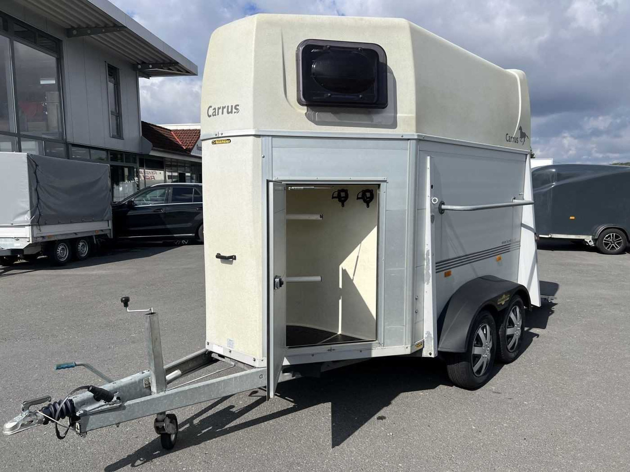 Lizing HUMBAUR HP 2000 Pferdeanhänger HUMBAUR HP 2000 Pferdeanhänger: slika 23 Lizing HUMBAUR HP 2000 Pferdeanhänger HUMBAUR HP 2000 Pferdeanhänger: slika 23