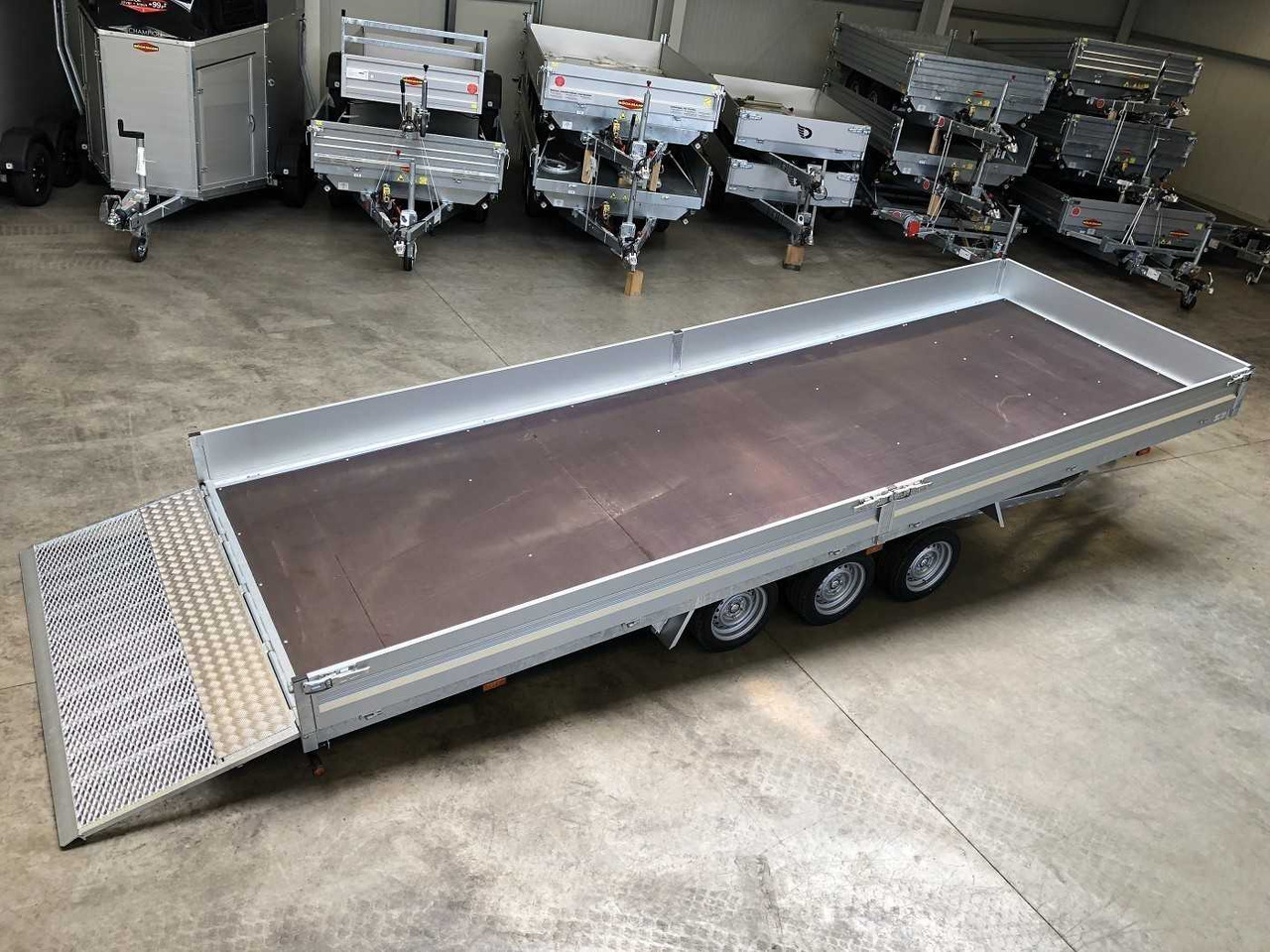 VARIANT 3500 U6 3-Achser Maschinentransporter - Prikolica: slika 1 VARIANT 3500 U6 3-Achser Maschinentransporter - Prikolica: slika 1