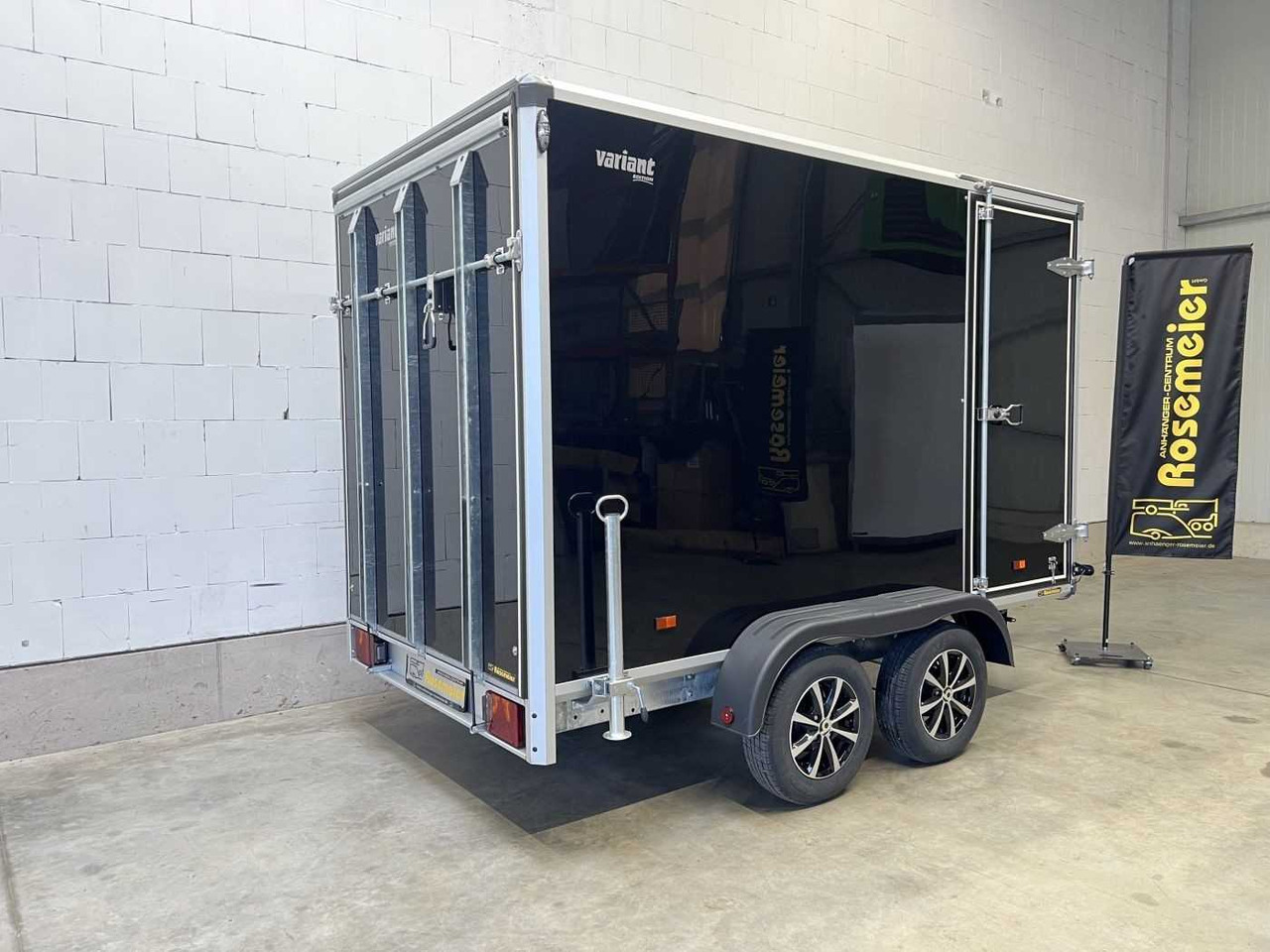 VARIANT Night Edition Tandem Rampe Tür Kofferanhänger - Prikolica sa zatvorenim sandukom: slika 4 VARIANT Night Edition Tandem Rampe Tür Kofferanhänger - Prikolica sa zatvorenim sandukom: slika 4