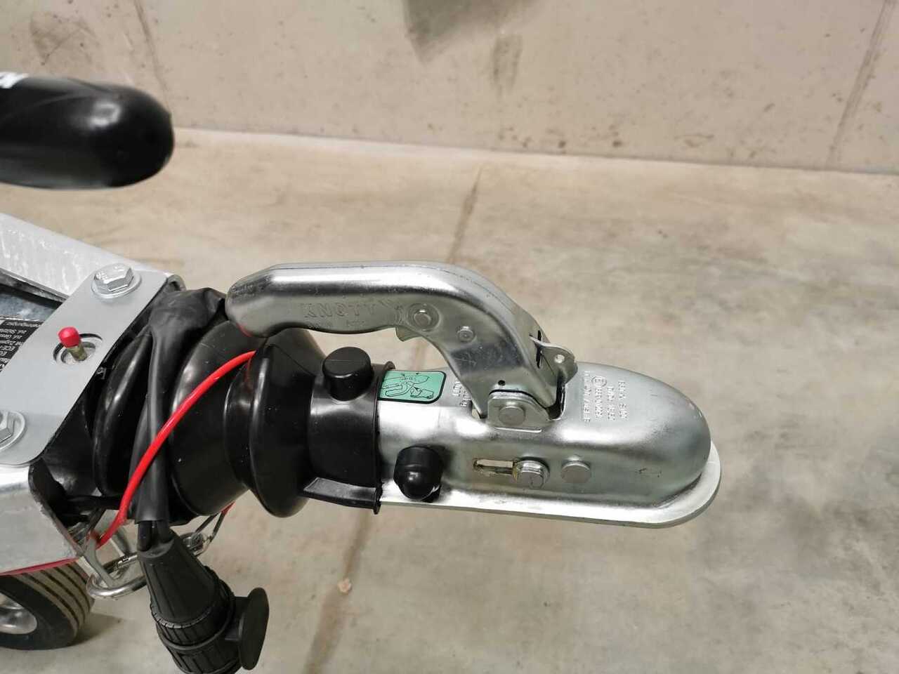 Lizing VARIANT Night Edition Tandem Tür 2,5 t Kofferanhänger VARIANT Night Edition Tandem Tür 2,5 t Kofferanhänger: slika 25