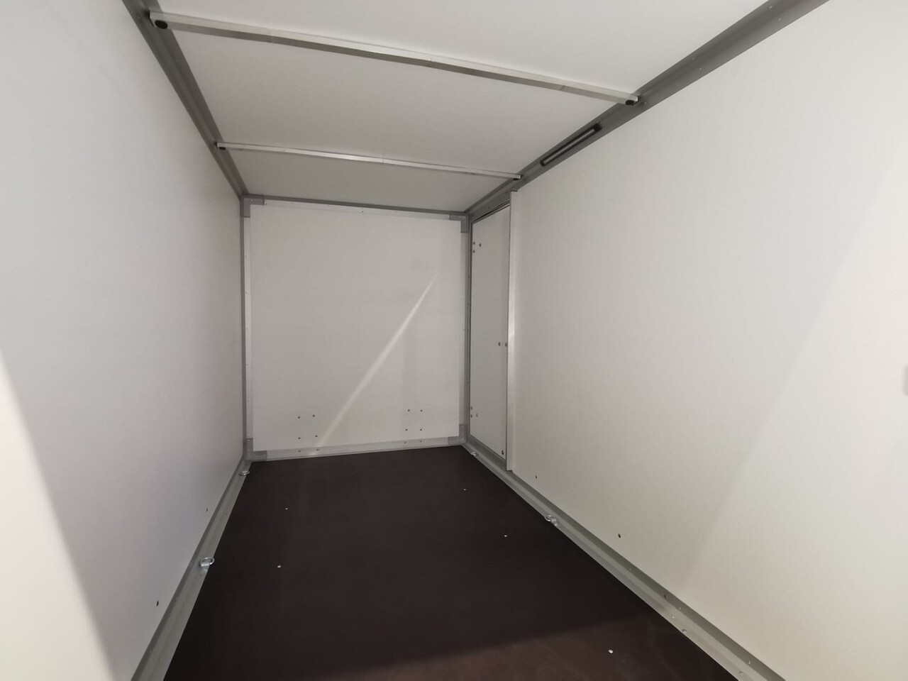 Lizing VARIANT Night Edition Tandem Tür 2,5 t Kofferanhänger VARIANT Night Edition Tandem Tür 2,5 t Kofferanhänger: slika 27