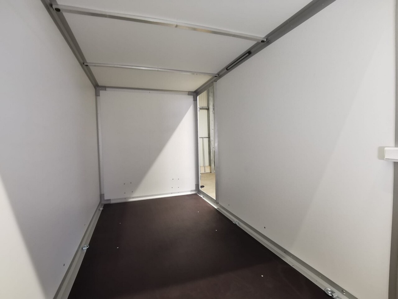 Lizing VARIANT Night Edition Tandem Tür 2,5 t Kofferanhänger VARIANT Night Edition Tandem Tür 2,5 t Kofferanhänger: slika 14